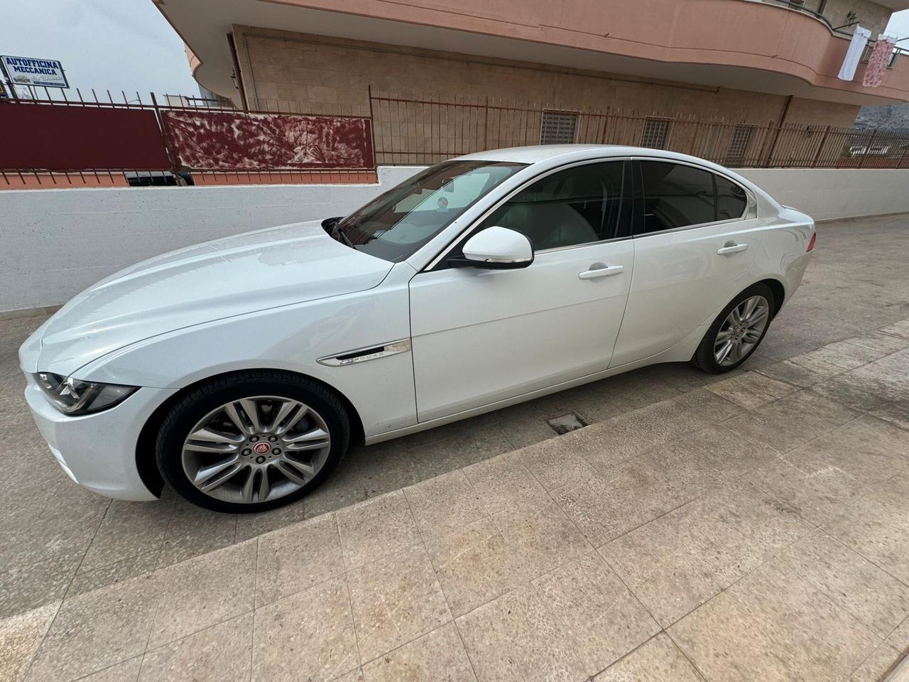 Jaguar XF 2.0 D 180 CV aut. Prestige