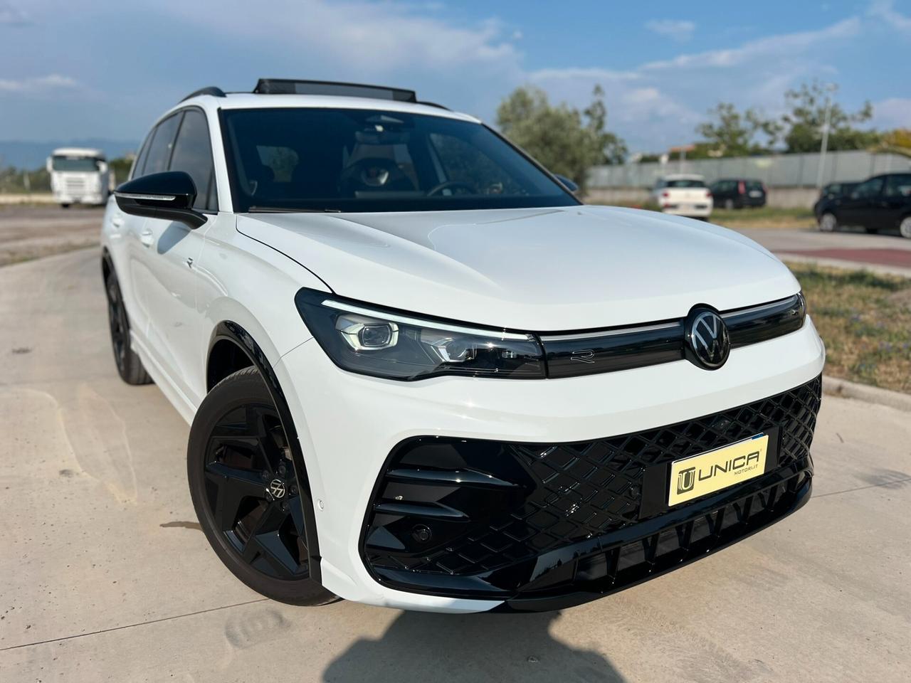 Volkswagen Tiguan 2.0 TDI 150 CV SCR DSG R-Line UNICOPRO TETTO UNICA