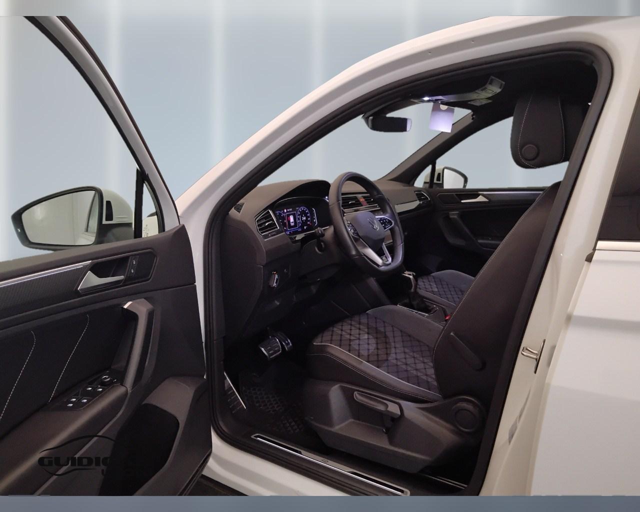 VOLKSWAGEN Tiguan II 2021 - Tiguan 2.0 tdi R-Line 150cv dsg