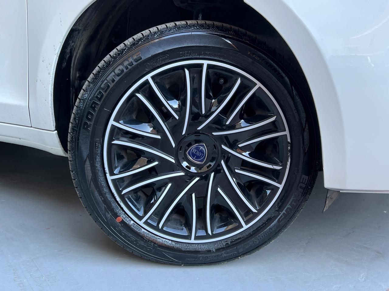 Lancia Ypsilon 1.0 FireFly 5 porte S&S Hybrid Gold