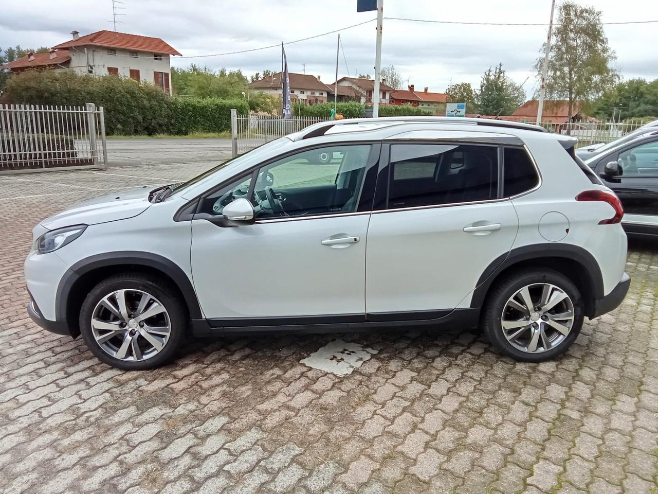 Peugeot 2008 BlueHDi 100 S&S Allure