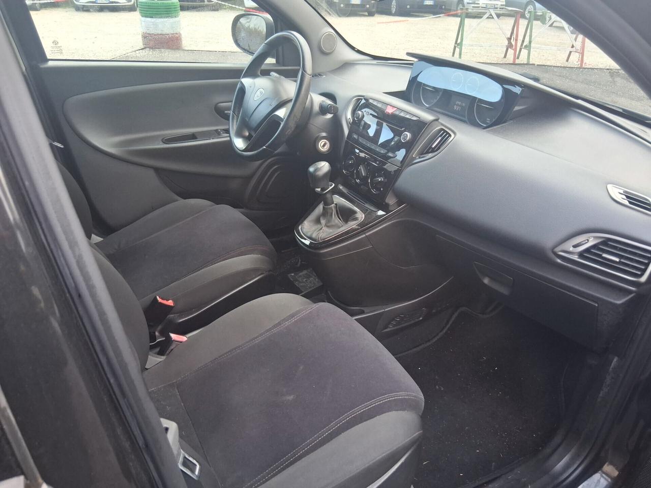 Lancia Ypsilon 1.2 69 CV 5 porte S&S Gold