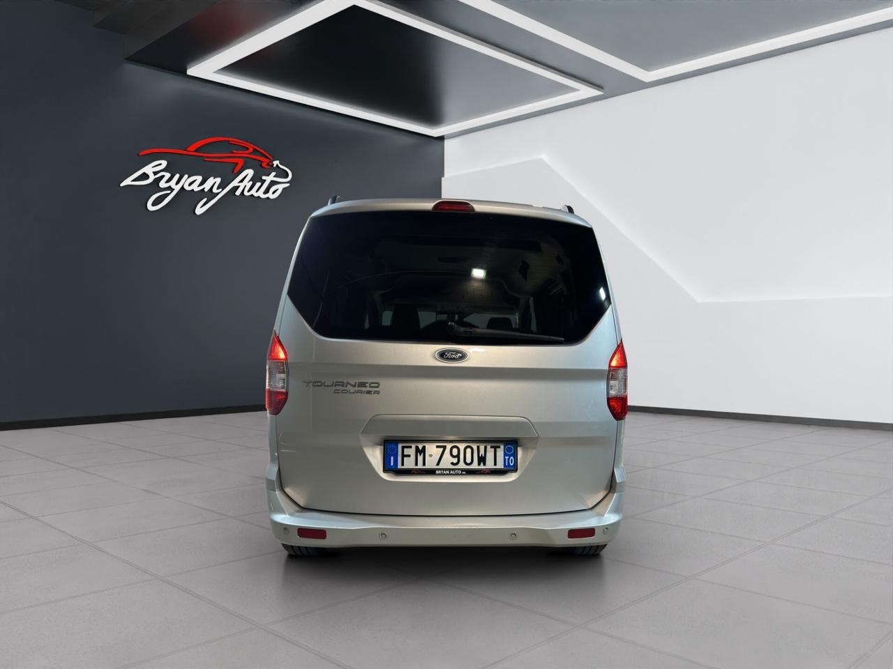 Ford Tourneo Courier 1.5 TDCI 95 CV Titanium