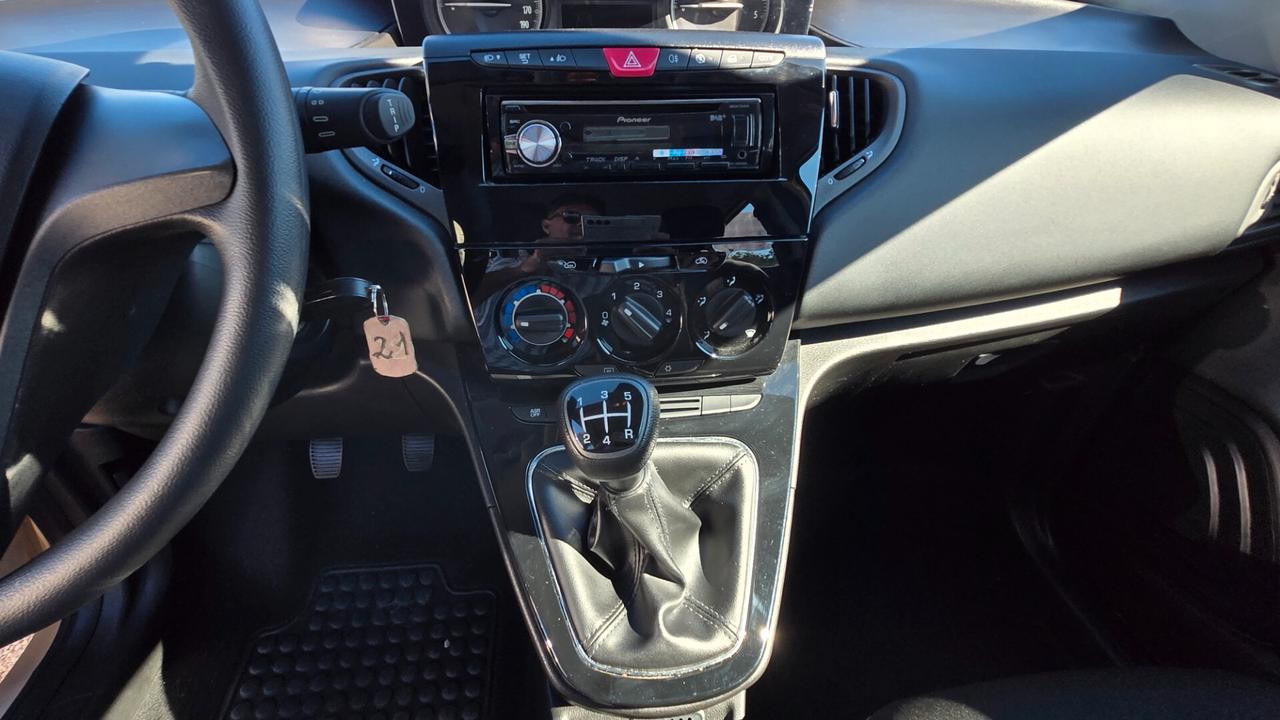 Lancia Ypsilon 1.3 MJT 16V 80 CV 5 porte S&S Silver