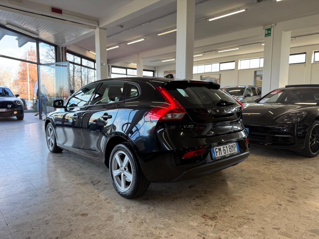 Volvo V40 D2 2.0 120cv Inscription 12/2017 Euro 6B Neopatentati