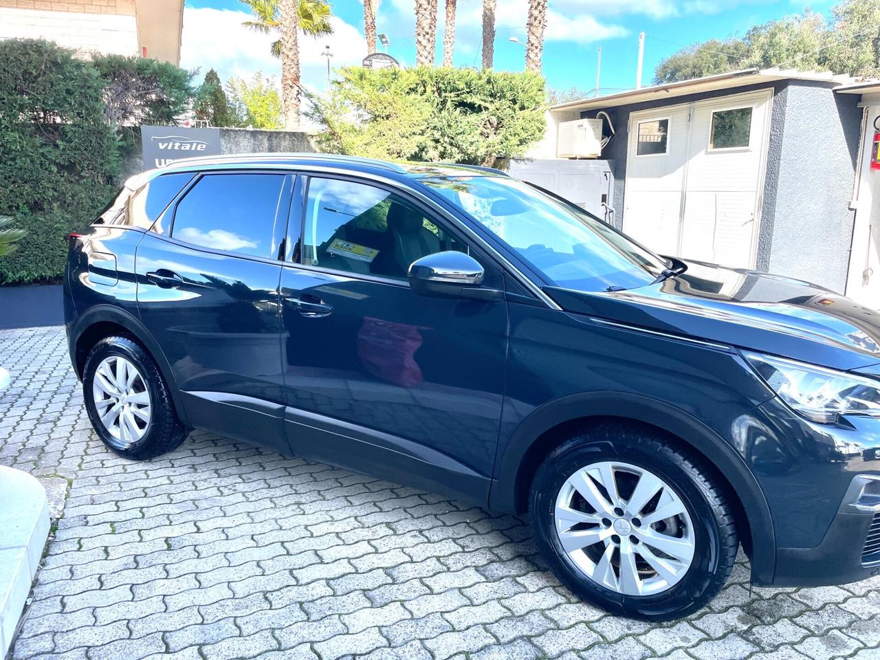 Peugeot 3008 BlueHDi cambio manuale sensori parcheggio ant-vetri privacy
