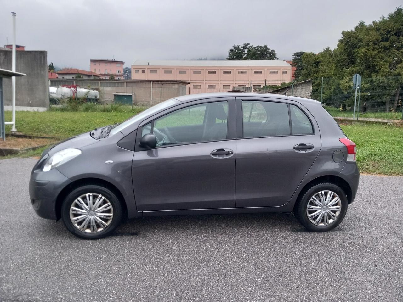 Toyota Yaris 1.0 5 porte Sol