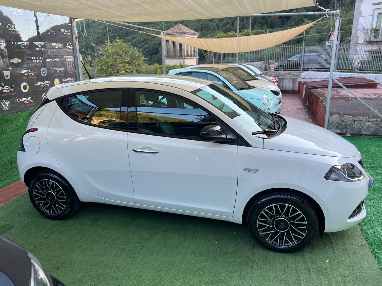 Lancia Ypsilon 1.0 FireFly 5 porte S&S Hybrid Silver