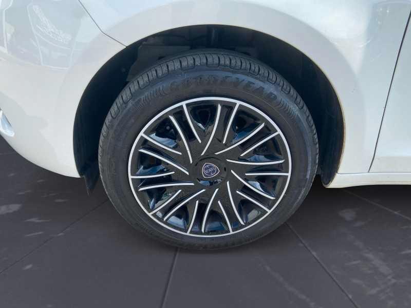 LANCIA Ypsilon 1.0 firefly hybrid Silver 70c