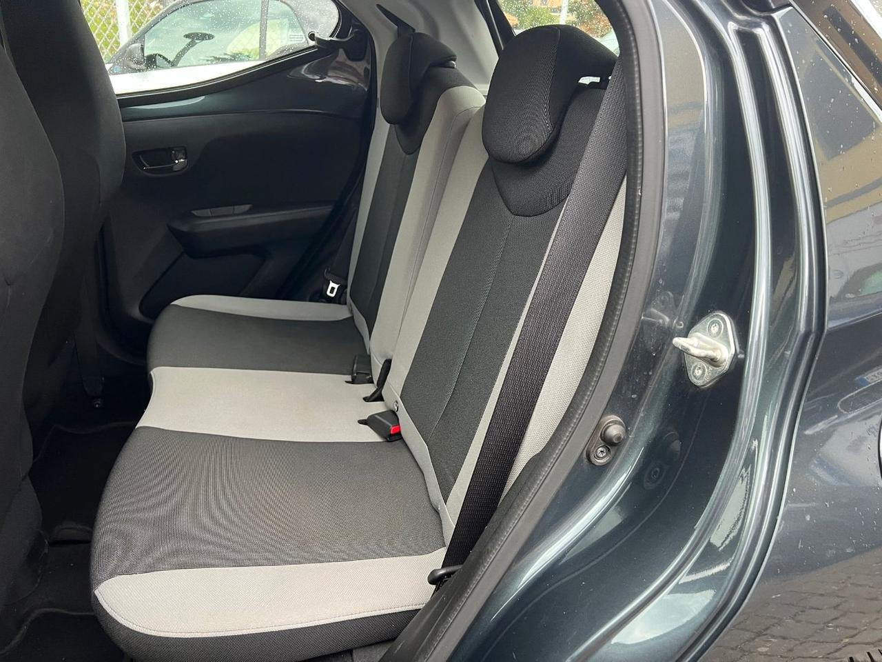 Toyota Aygo 5 Porte 1.0 x-play Automatica