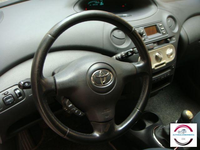 TOYOTA - Yaris - 16V 5 porte Sol