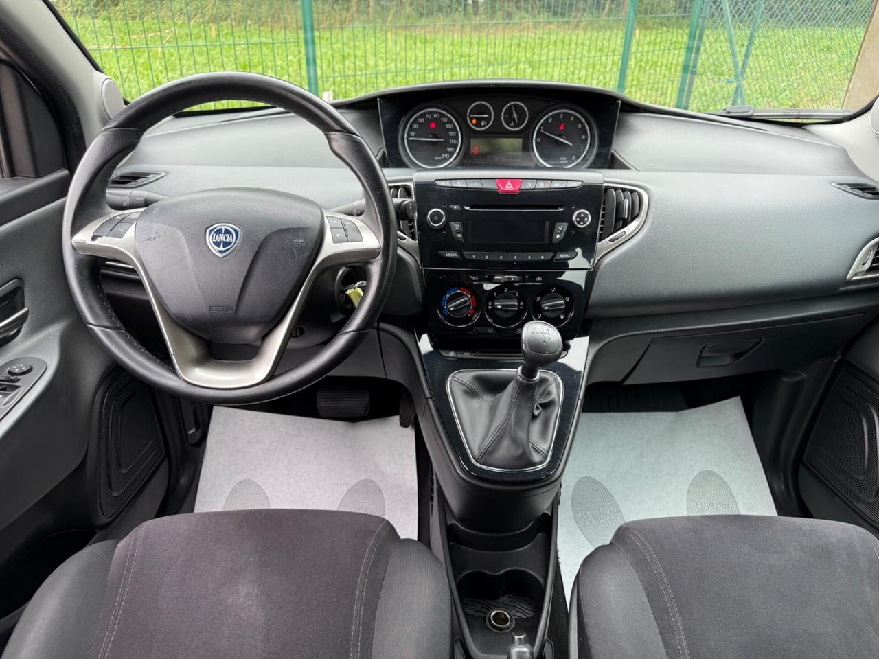 Lancia Ypsilon 0.9 TwinAir 85 CV 5P S&S DFN Automatik Platinum