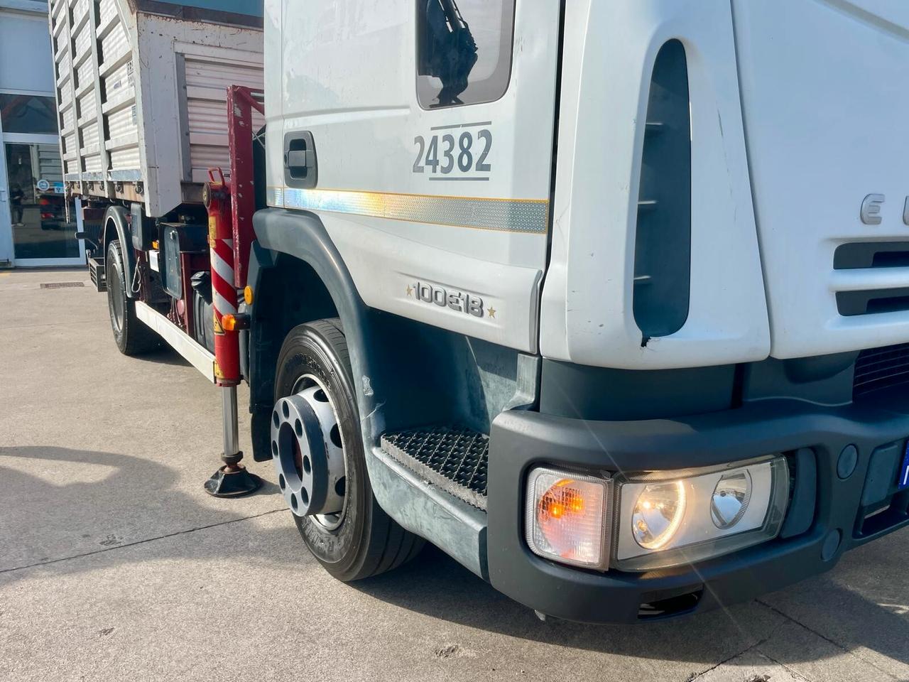 Iveco 100E18 - RIBALTABILE POSTERIORE CON GRU CARICATRICE FASSI F80 A.23