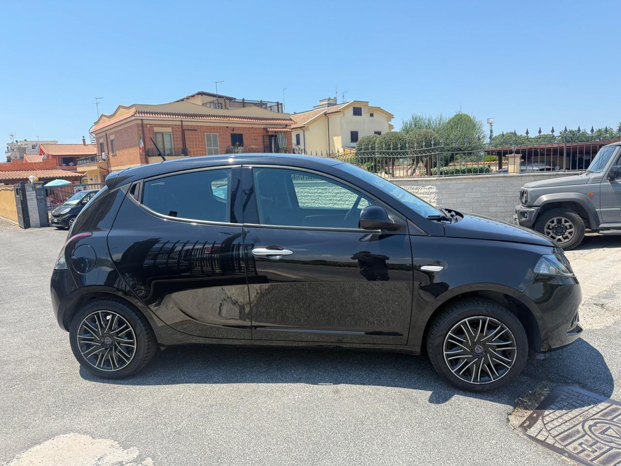 Lancia Ypsilon 1.0 FireFly 5 porte Hybrid Gold