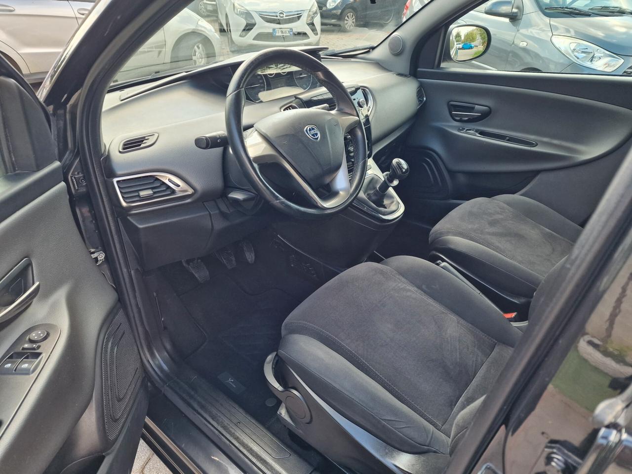 Lancia Ypsilon 1.2 69 CV 2014 neopatentati