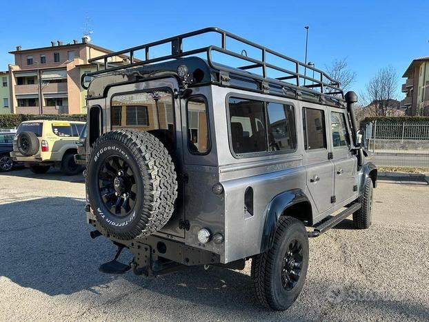 LAND ROVER - Defender - 110 2.5 Td5 S.W. SE