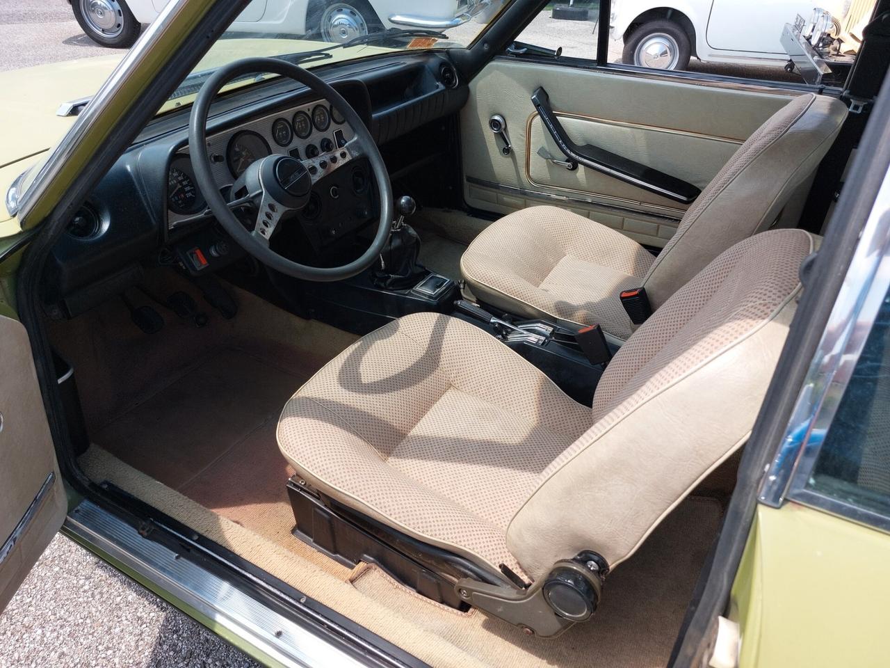 Fiat 124 Coupe 1800 del 1973 con aria-condizionata