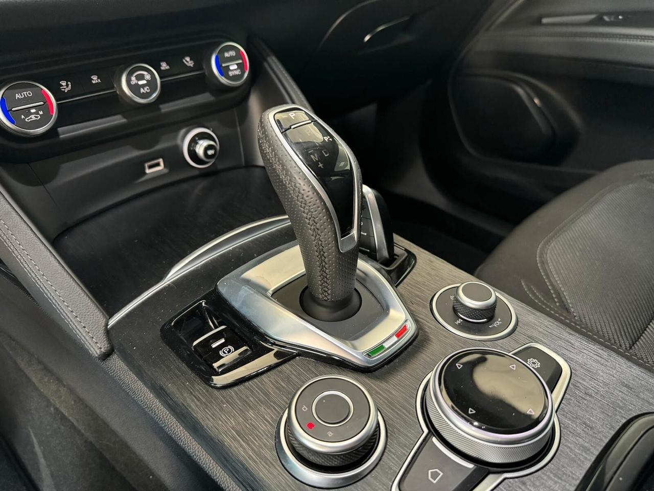 Alfa Romeo Stelvio 2.2 Turbodiesel 160 CV AT8 RWD Super