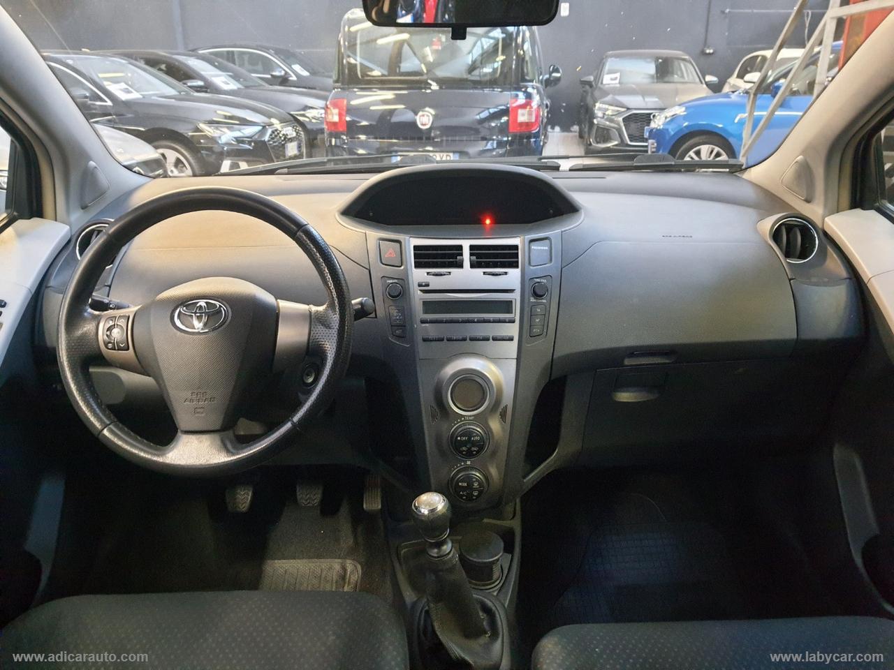 TOYOTA Yaris 1.3 5p. Sol