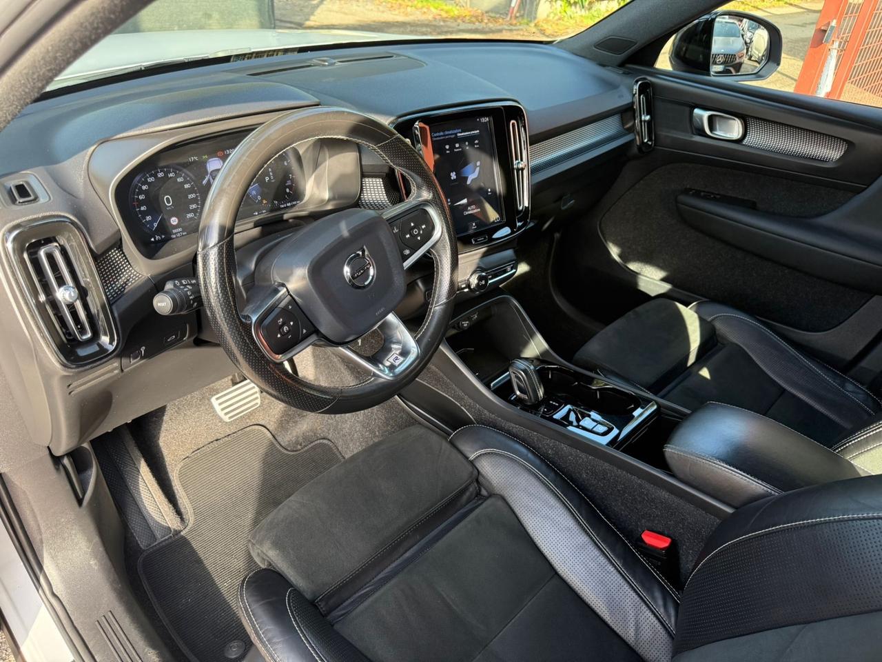 Volvo XC40 T3 Geartronic R-design LED KAMERA FULL *PROMO*