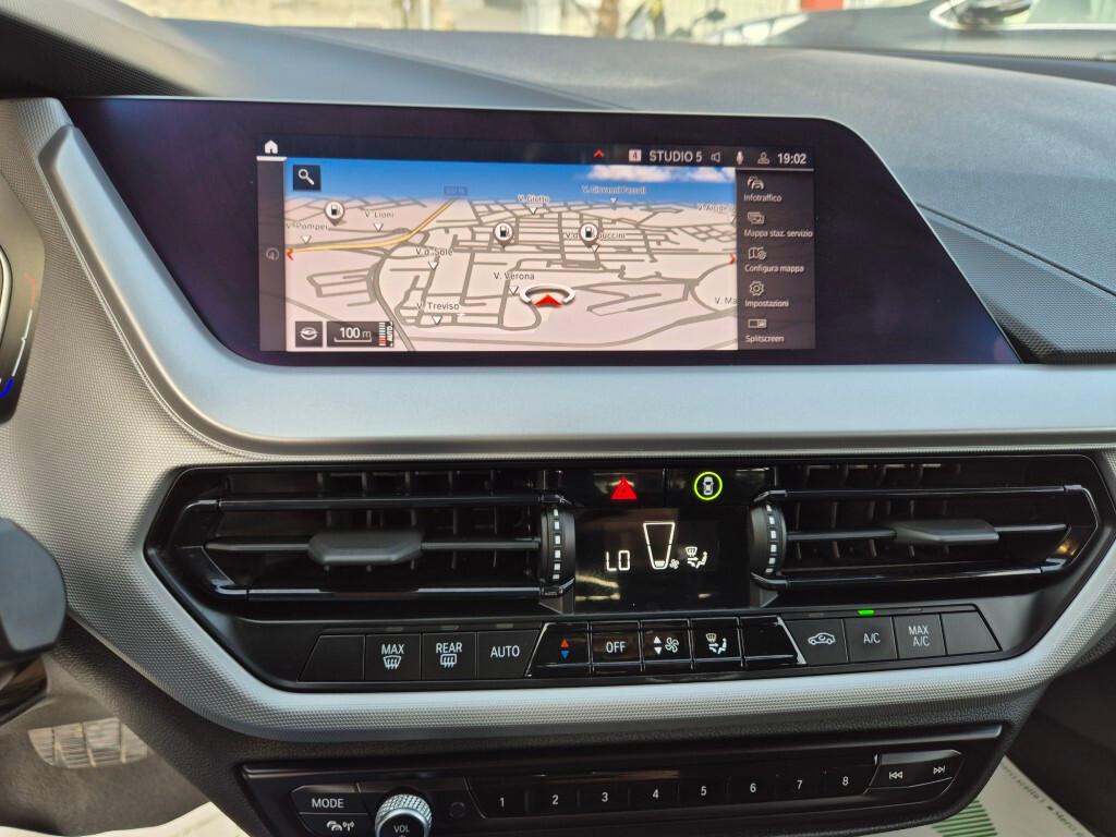 Bmw 116 116d 5p. Business Advantage