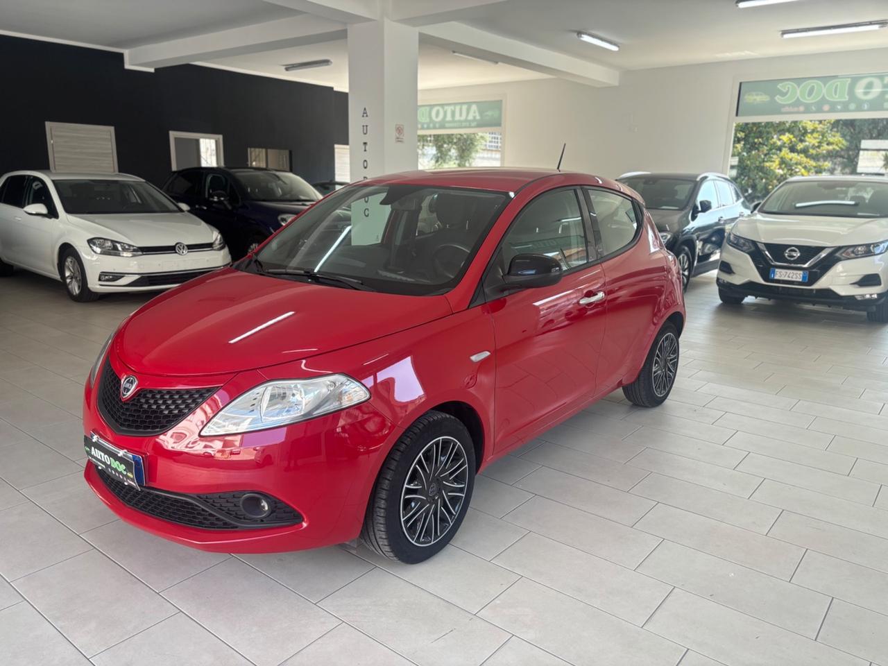 Lancia Ypsilon 1.0 FireFly 5 porte S&S Hybrid Ecochic Silver