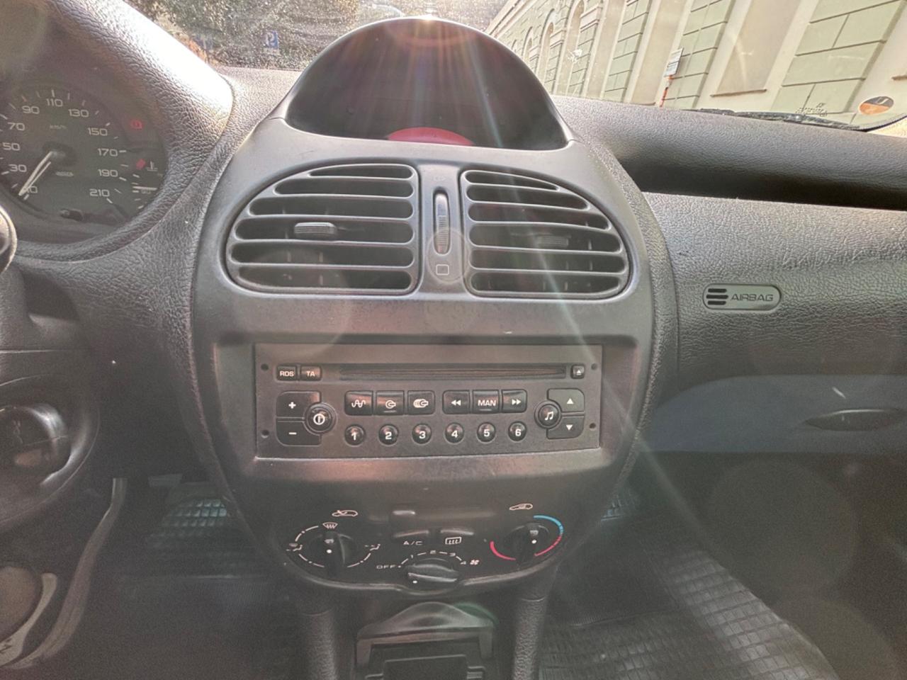 Peugeot 206 1.1 3p. XR