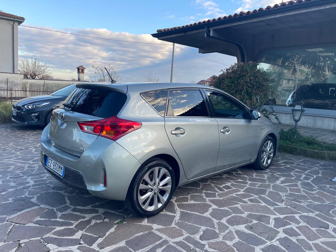 Toyota Auris 1.8 Hybrid Lounge