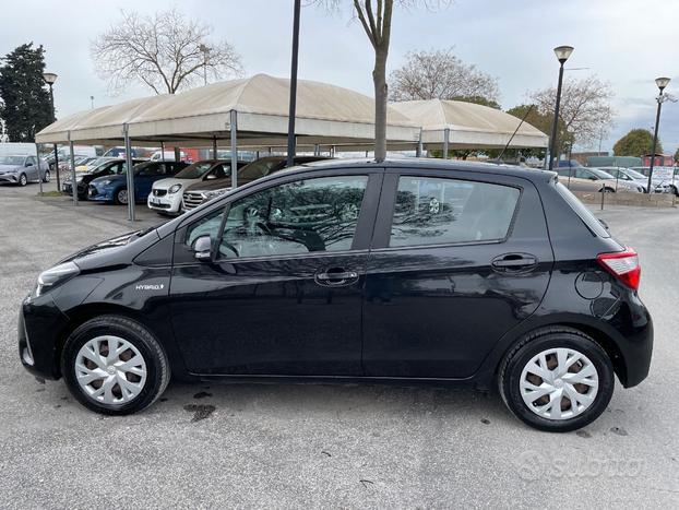 Toyota Yaris hybrid 5p Business