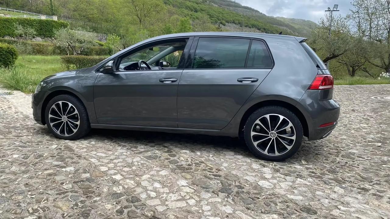 VOLKSWAGEN GOLF