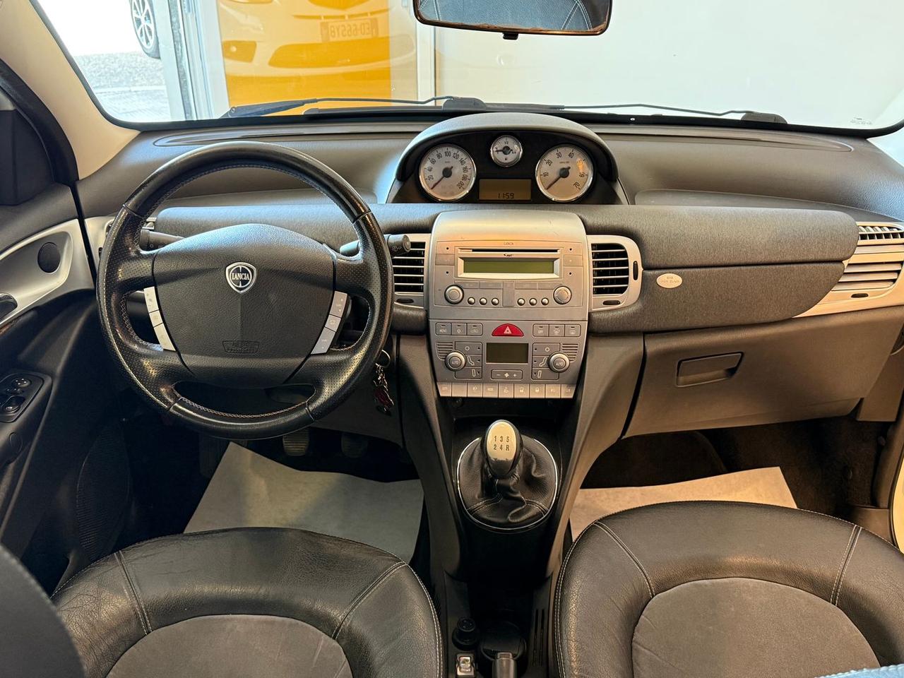 Lancia Ypsilon 1.3 Multijet MOMO DESIGN #6542