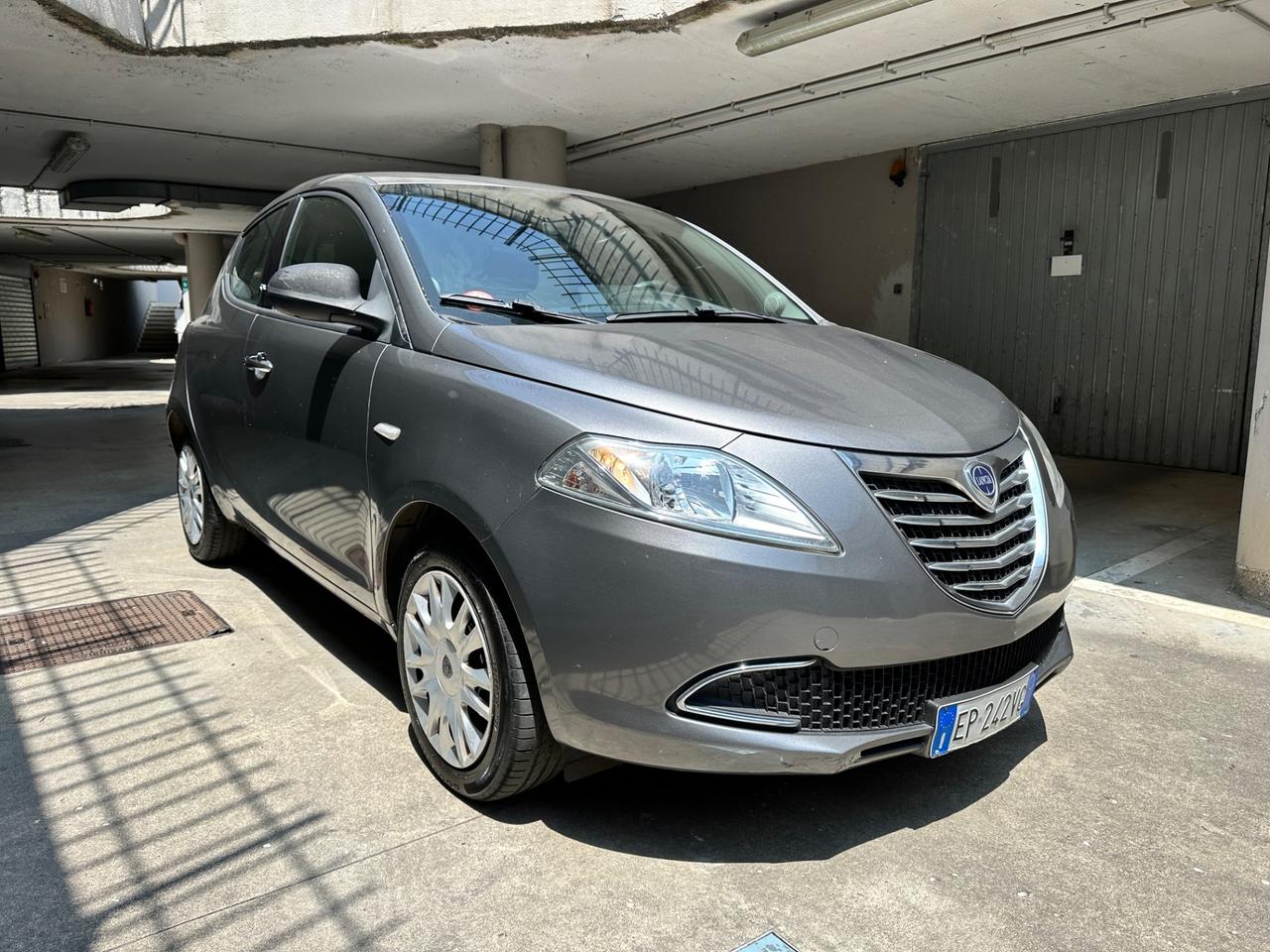 Lancia Ypsilon 1.2 69 CV 5 posti NEOPATENTATI