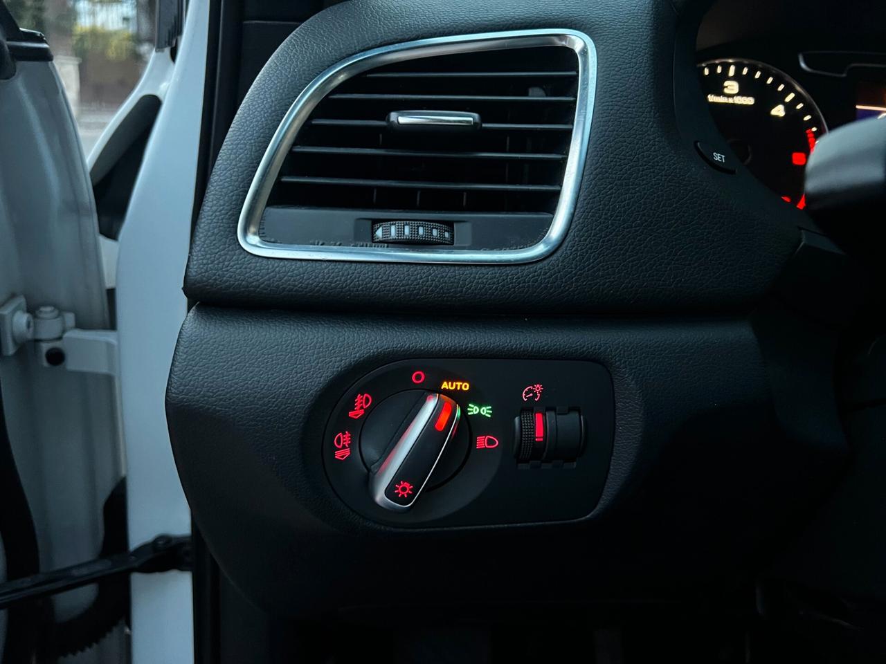 Audi Q3 2.0 TDI 140 CV -2012-TETTO