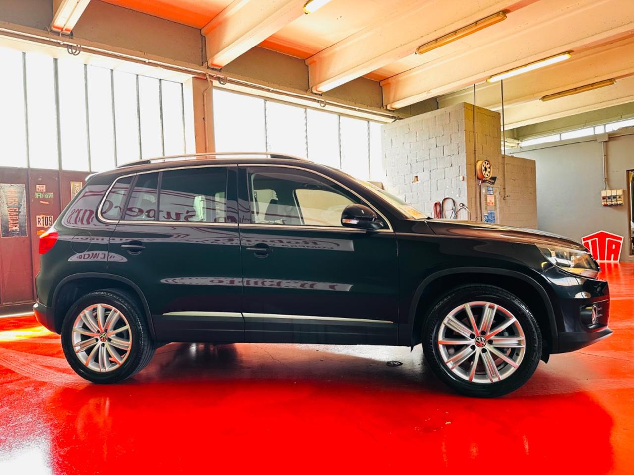 Volkswagen Tiguan 2.0 TDI DSG 7Marce 4x4 R-Line