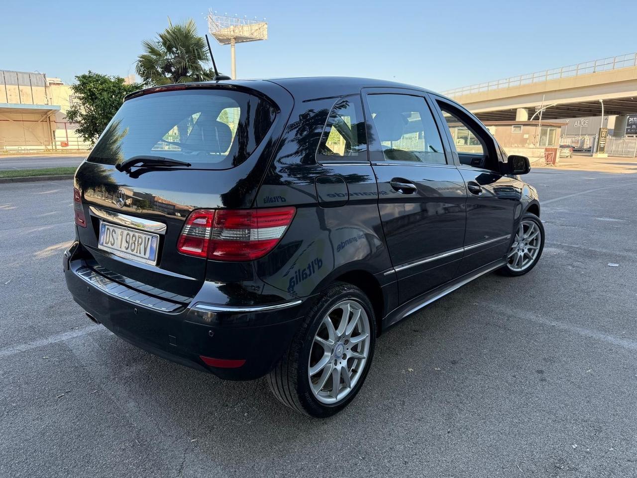 Mercedes-benz B 180 CDI Premium 109cv in perfette condizioni