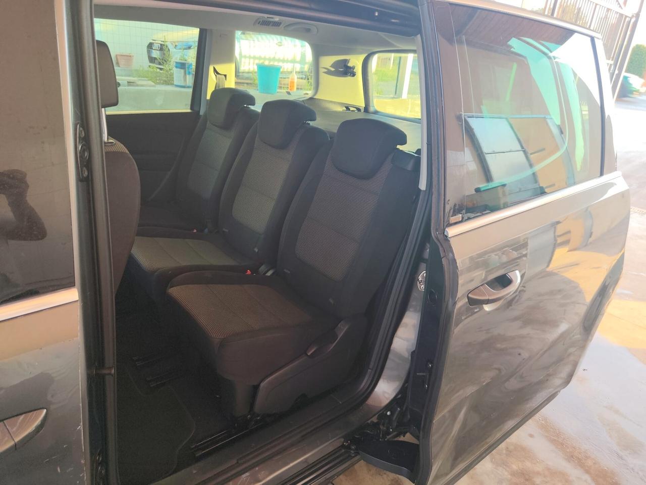 Volkswagen Sharan 2.0 TDI DSG 7 Posti