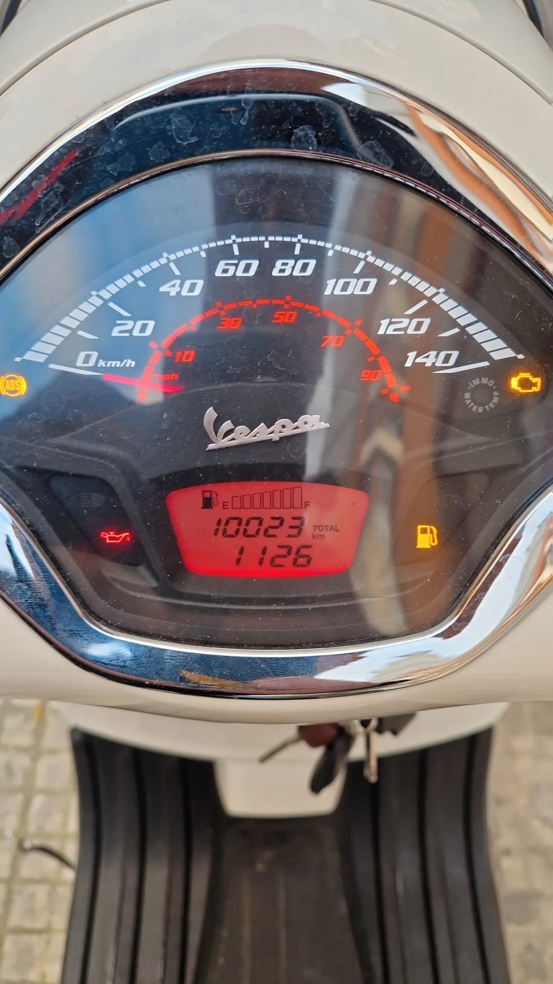 Piaggio Vespa 300 GTS