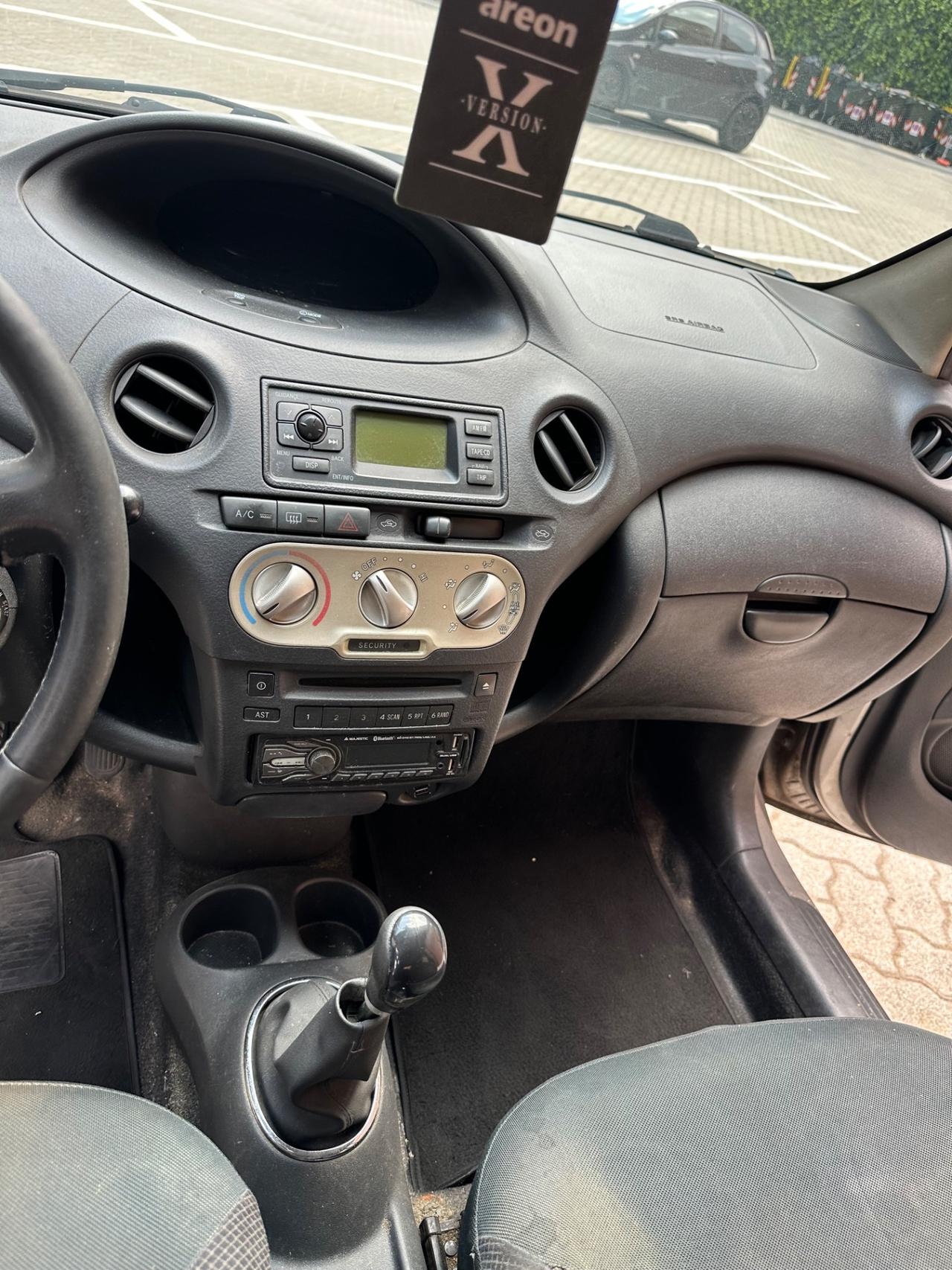 Toyota Yaris Verso 1.3i 16V cat Luna '03