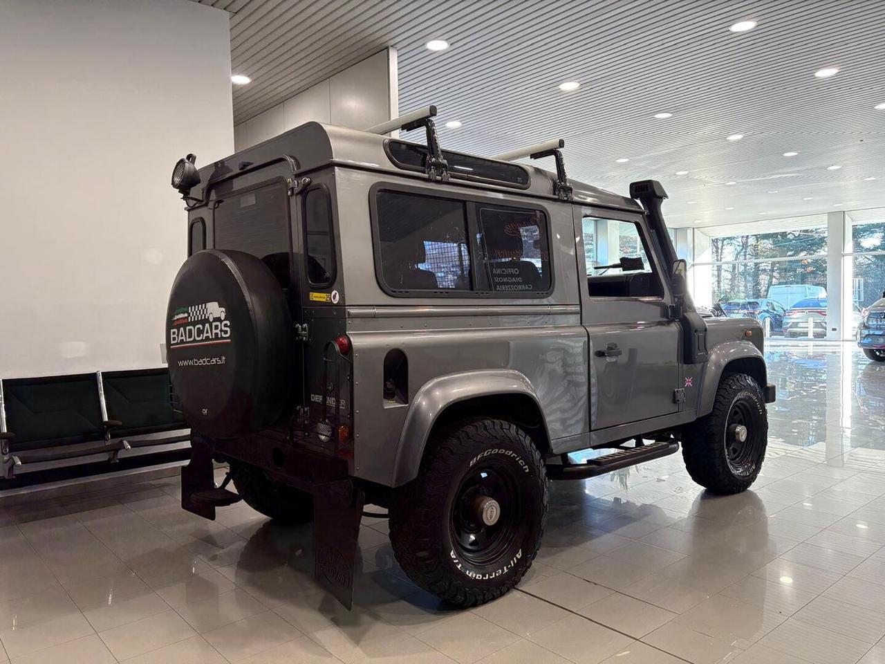 Land Rover Defender VI 2007 90 Defender 90 2.4 td E