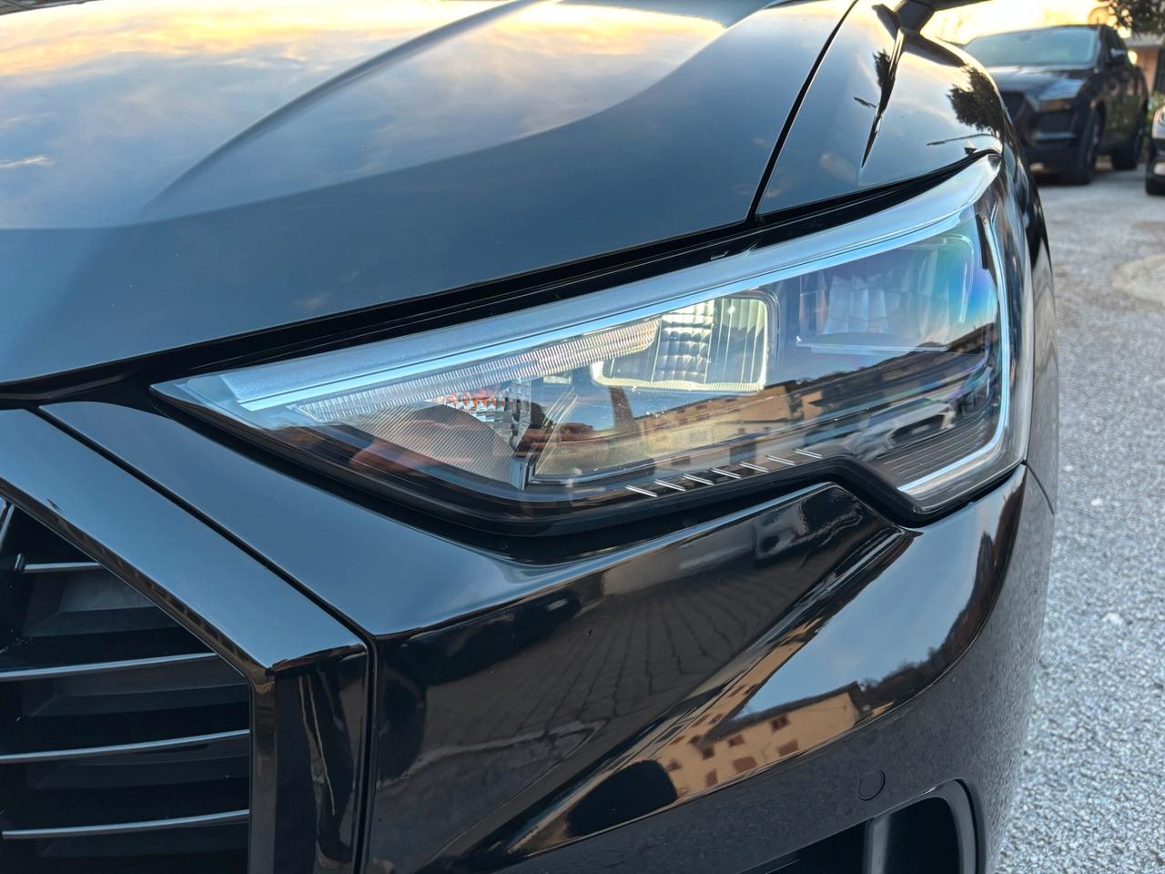 Audi Q3 35 TDI quattro S tronic line edition MY 22 KM 98.000 -BLACK