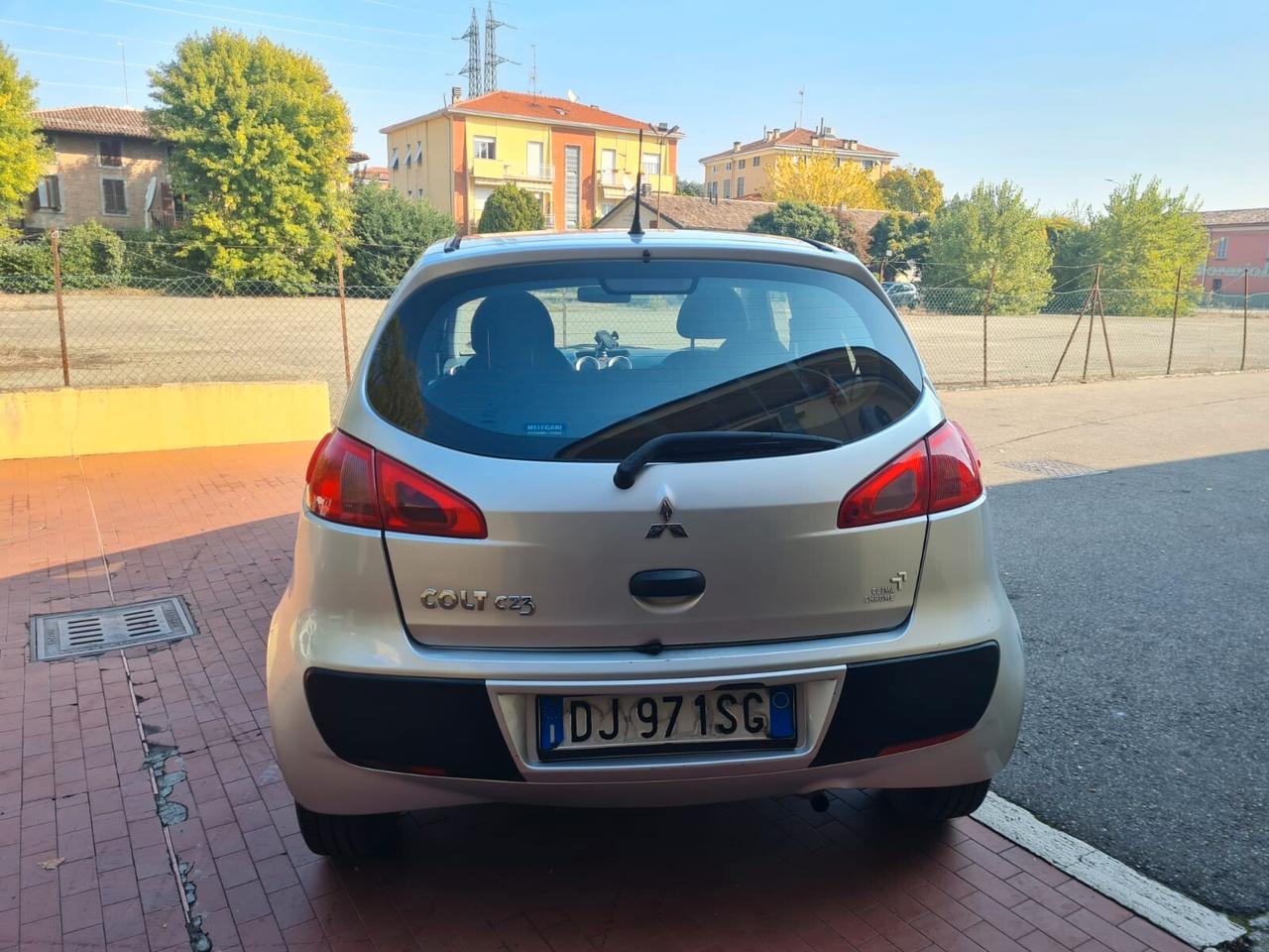 Mitsubishi Colt 2007 1.1 BENZ/GPL C.D.FATTA