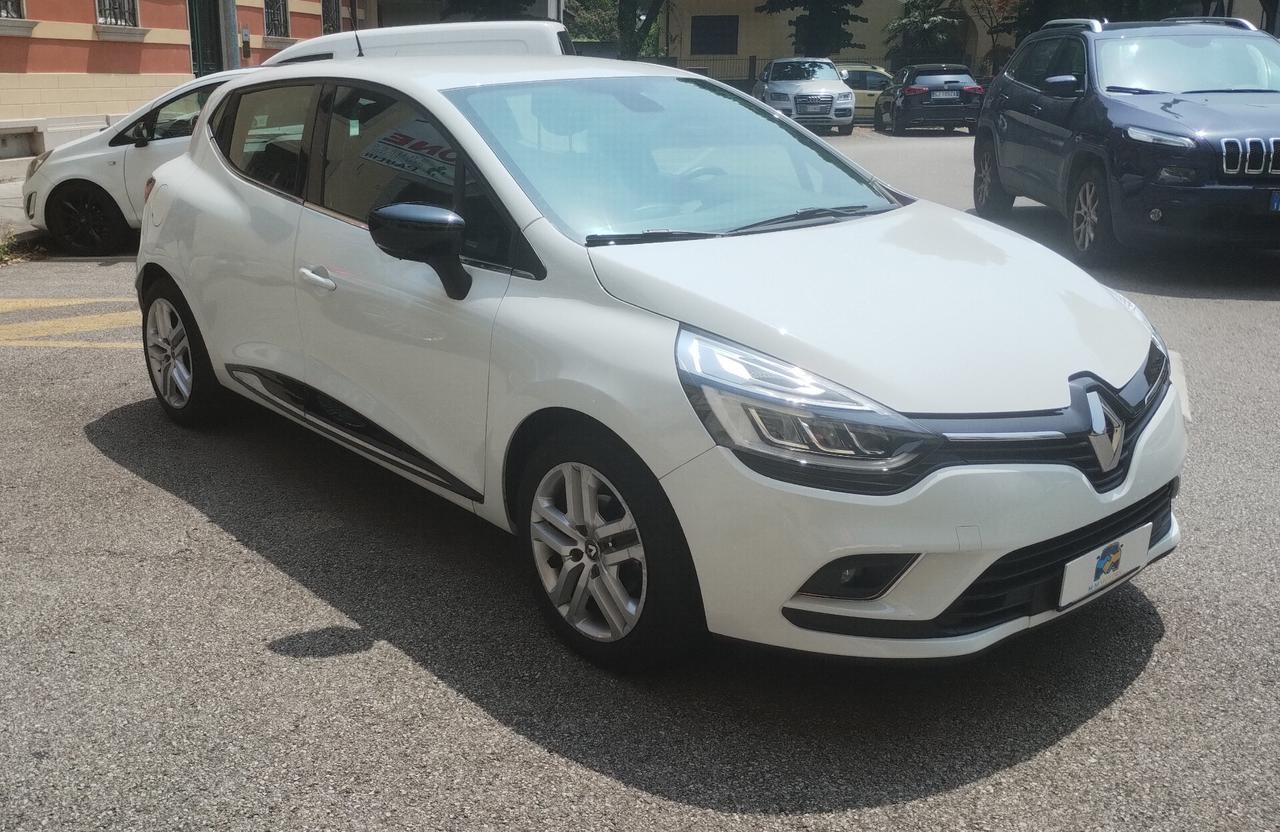 Renault Clio dCi 8V 75 CV 5 porte Moschino Zen NEOPATENTATI