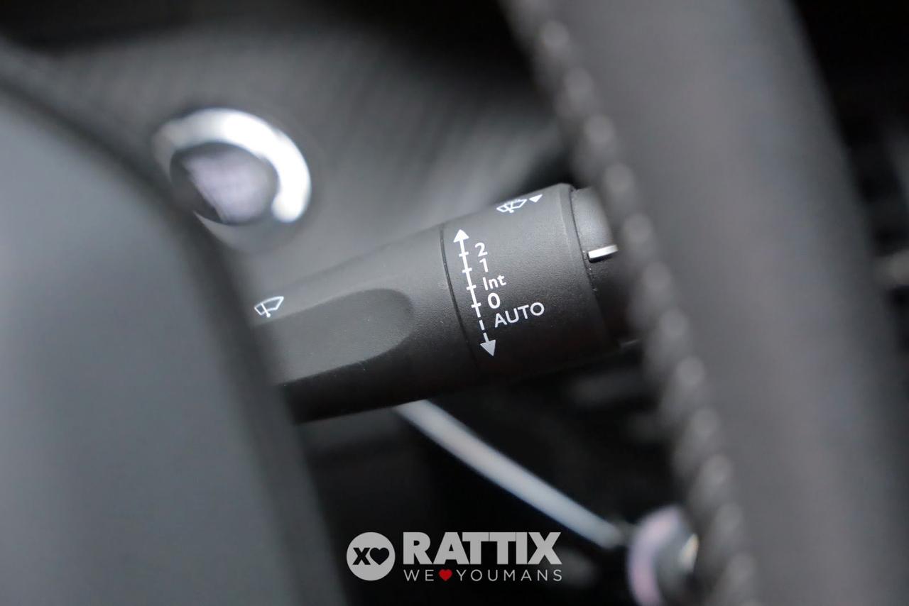 Peugeot e-2008 motore elettrico 100kW Allure Pack