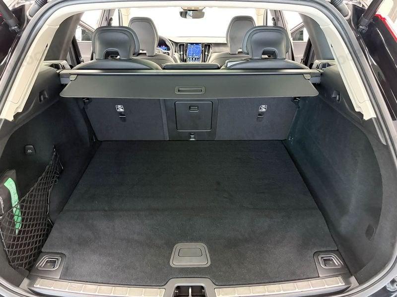 Volvo XC60 XC60 T6 PLUG IN RECHARGE PHEV PLUS DARK AWD AUT