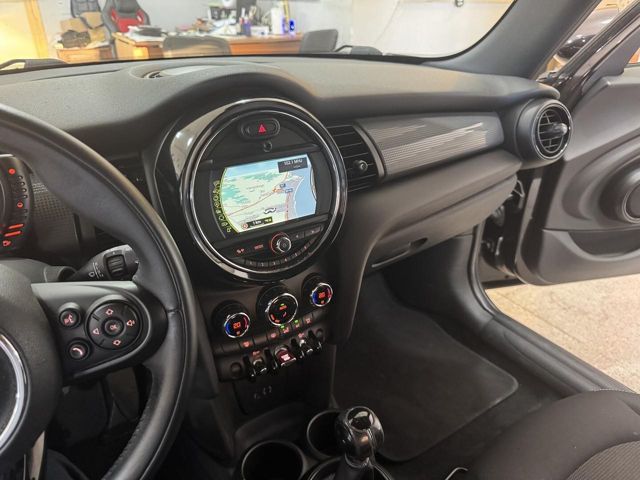 Mini Cooper D Businiss XL 1.5 dci 5 porte Navi.