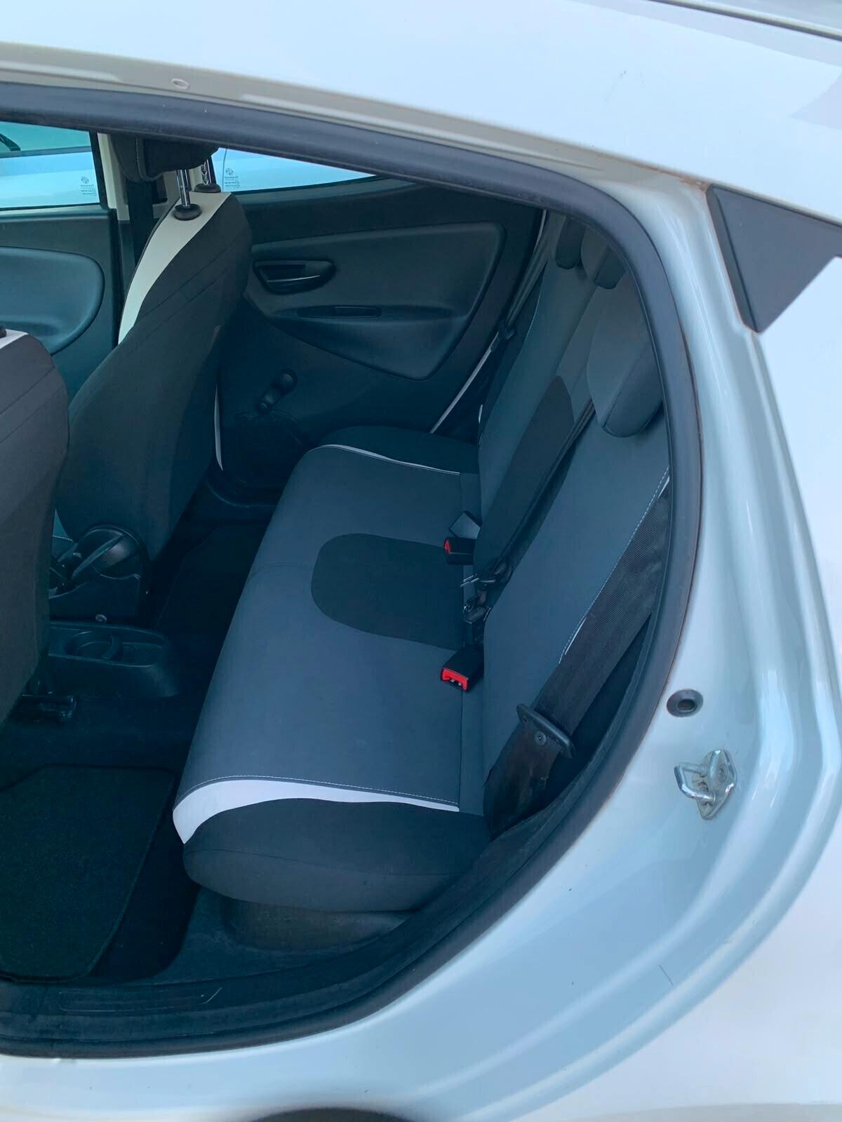 Lancia Ypsilon elefantino-5 porte-con solo 60000 km-garanzia-del 2015-benzina gpl da fabbrica-ecologica-8 gomme e cerchi