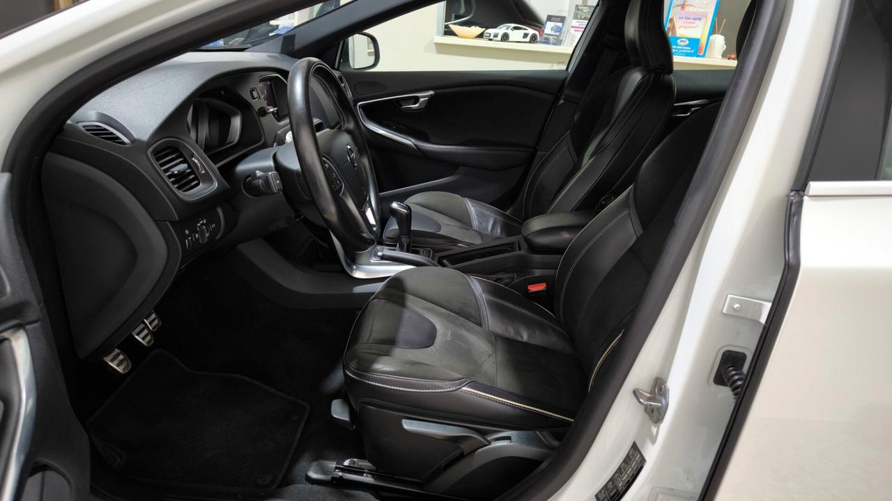 Volvo V40 D2 R-design