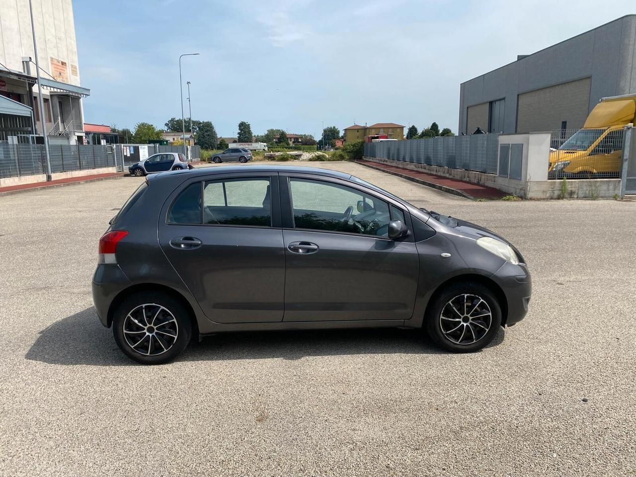 Toyota Yaris 1.0 5 porte Sol SOLI 130.000 KM CERTIFICATI UNICO PROPRIETARIO ADATTA AI NEOPATENTATI