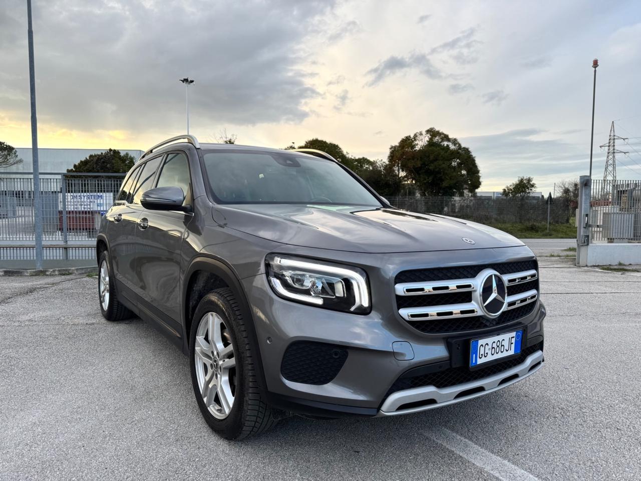 MERCEDES GLB 180d Sport - Luci 64 colori Navi