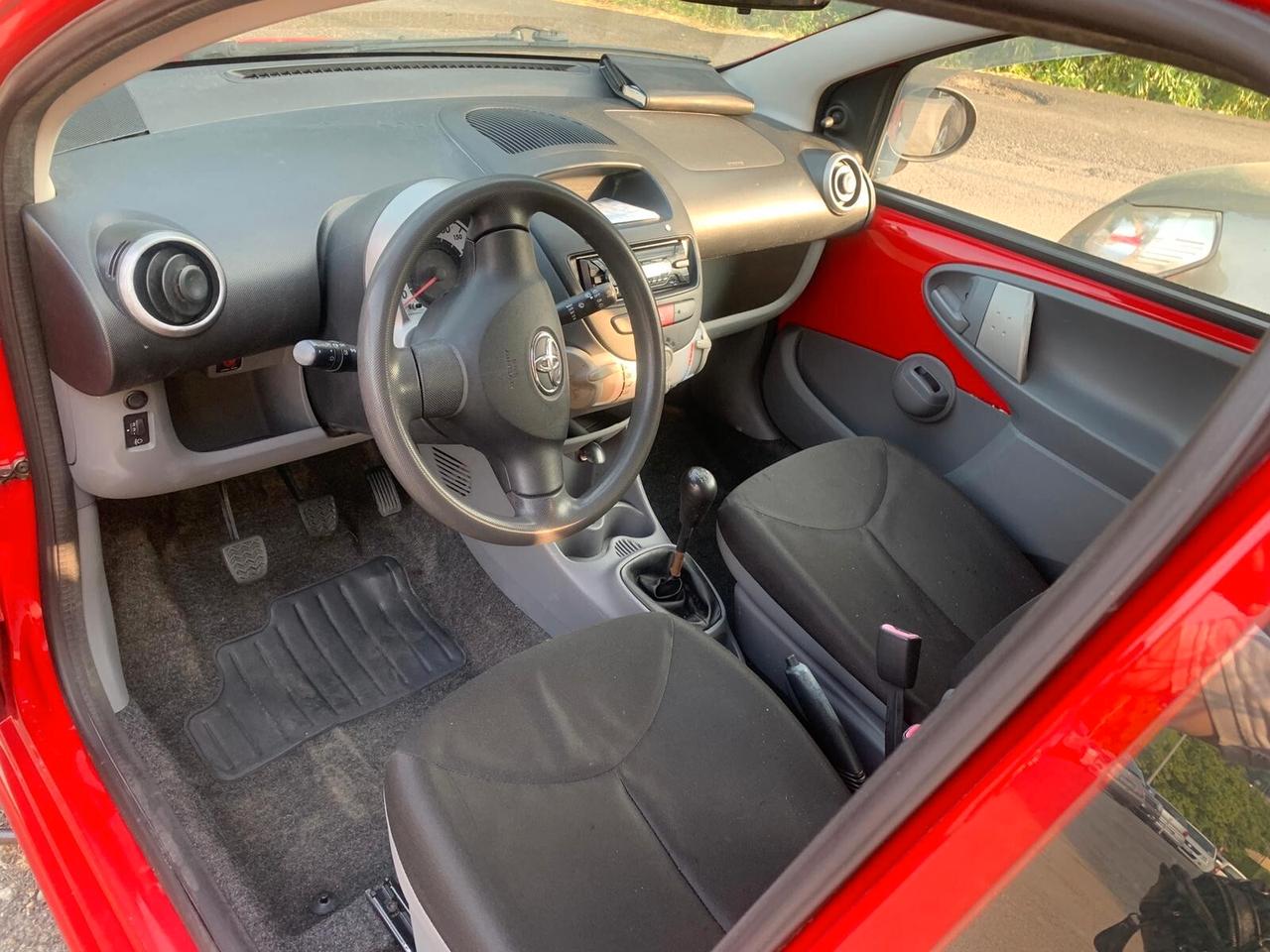 Toyota Aygo benz-5 porte neo patentati, frizione dischi e pastiglie nuovi, anno 2008, accessoriata , 196000 km